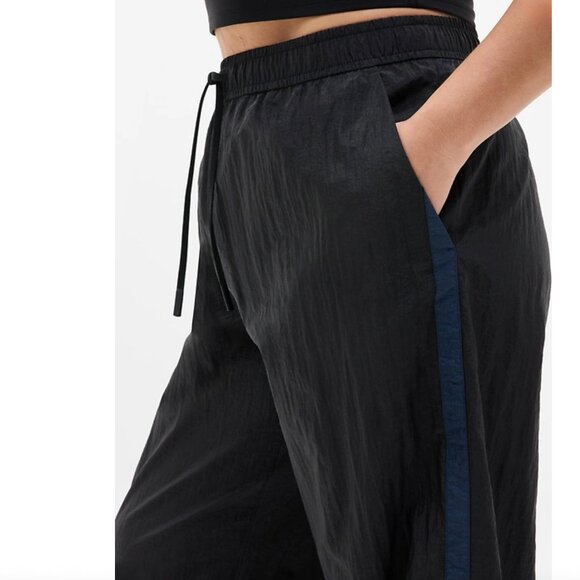 Med, Large, XL ATHLETA Daybreak Mid Rise Parachute Joggers Black Navy Stripe NWT - Picture 2 of 6